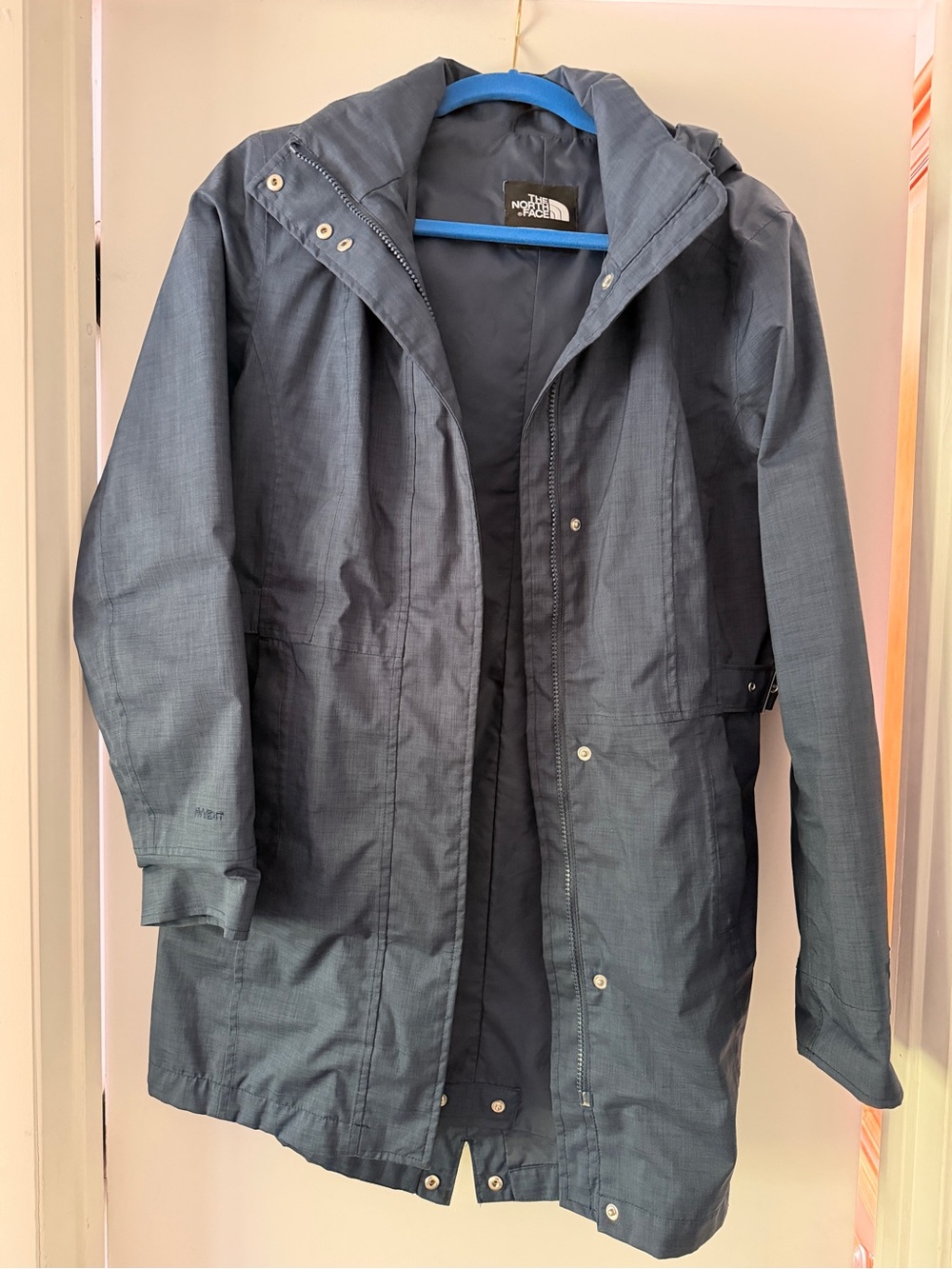 The North Face women’s Hooded Laney Rain Jacket - navy size small